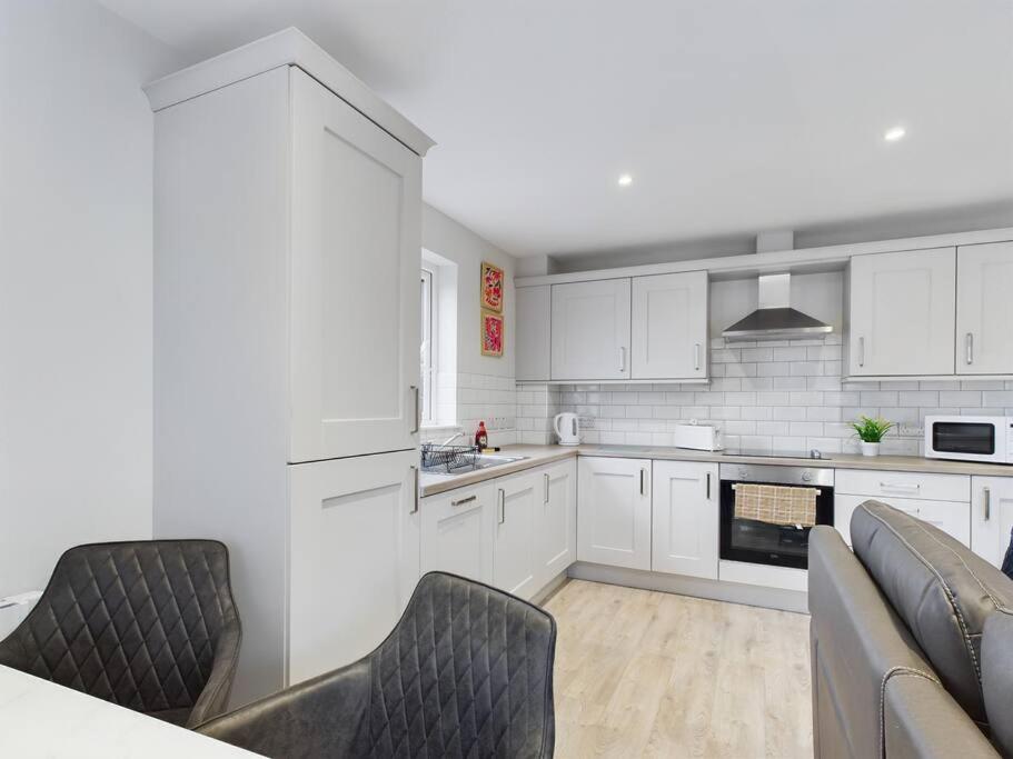 Contemporary 2-Bedroom Apartment Belfast Exterior photo